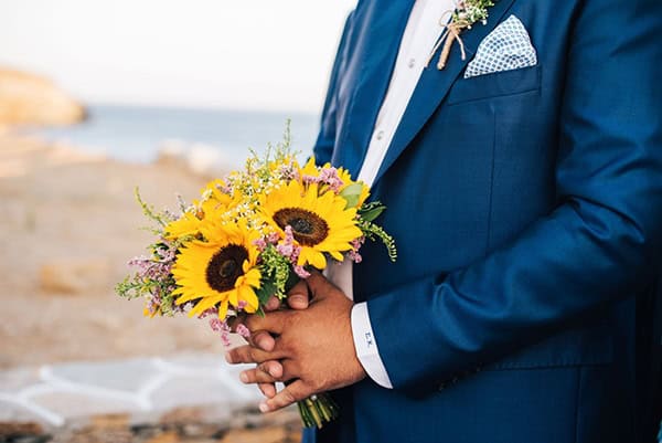 romantic-fall-wedding-beautiful-kythnos-sunflowers_07x