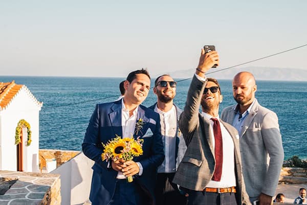 romantic-fall-wedding-beautiful-kythnos-sunflowers_08