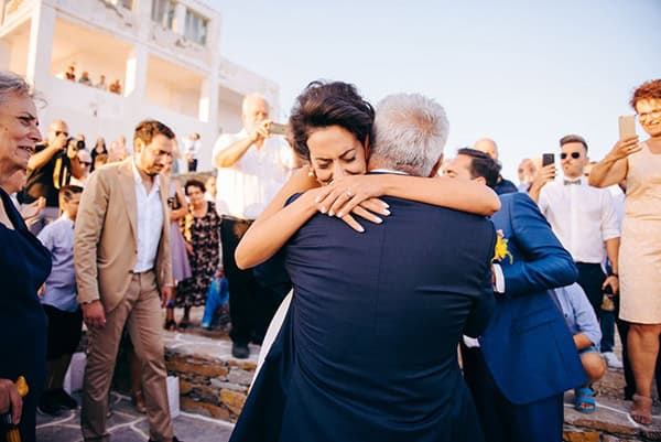 romantic-fall-wedding-beautiful-kythnos-sunflowers_15