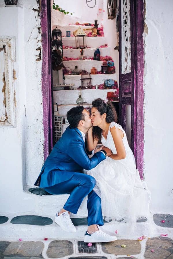 romantic-fall-wedding-beautiful-kythnos-sunflowers_34