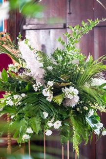 Μποέμ ανθοστολισμός εκκλησίας