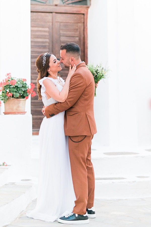 romantic-greek-island-wedding-tinos-string-lights-bhemian-elements_03x