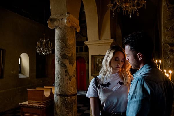 romantic-prewedding-photoshoot-picturesque-alleys_04