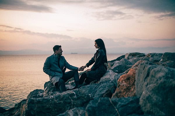 romantic-prewedding-photoshoot-sea-view-stunning-sunset_02