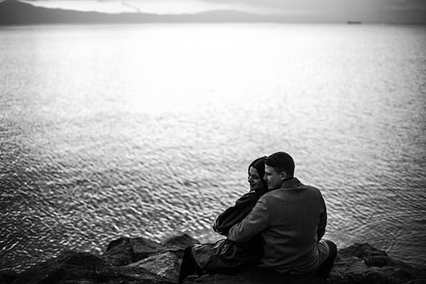 romantic-prewedding-photoshoot-sea-view-stunning-sunset_08