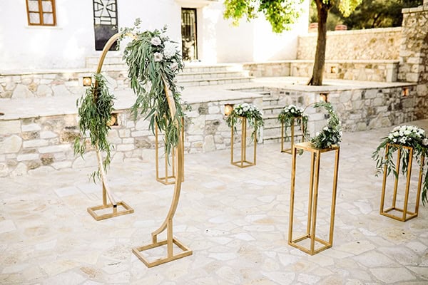 Διακόσμηση για προαύλιο εκκλησίας