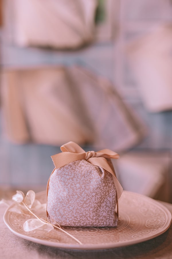 styled-shoot-lunaria-pale-colors_10z