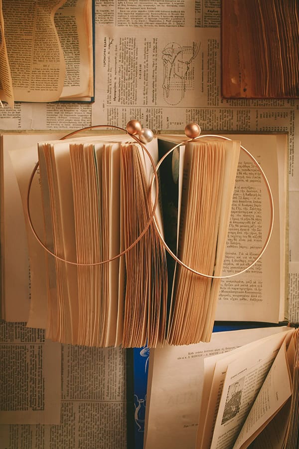 styled-shoot-lunaria-pale-colors_14x