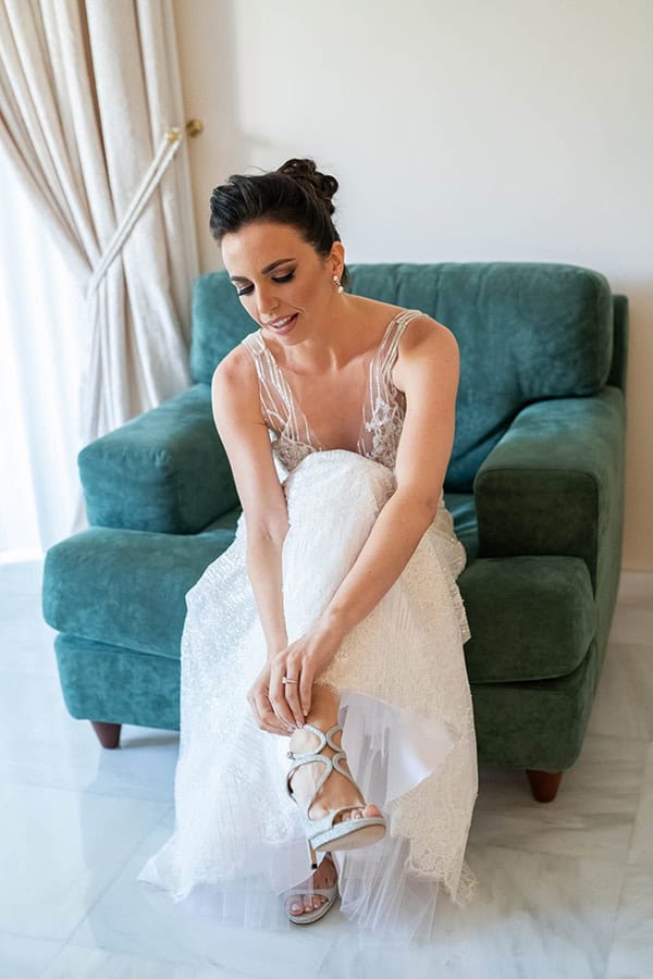 summer-wedding-white-flowers-xatzi-mansion_05z