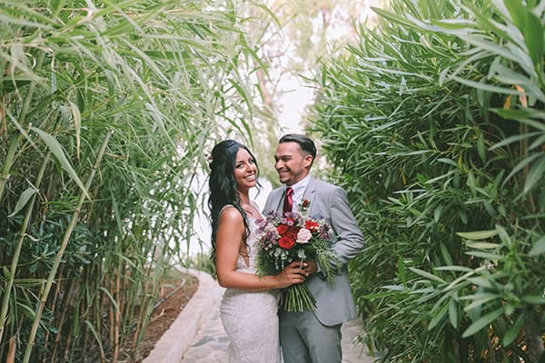 Μοναδικός σικάτος γάμος στην Αθήνα με μπορντό πινελιές | Kristina & Chris