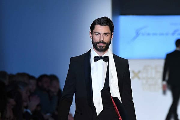 Μοναδικά κοστούμια για μια κομψή γαμπριάτικη εμφάνιση | Giannetos