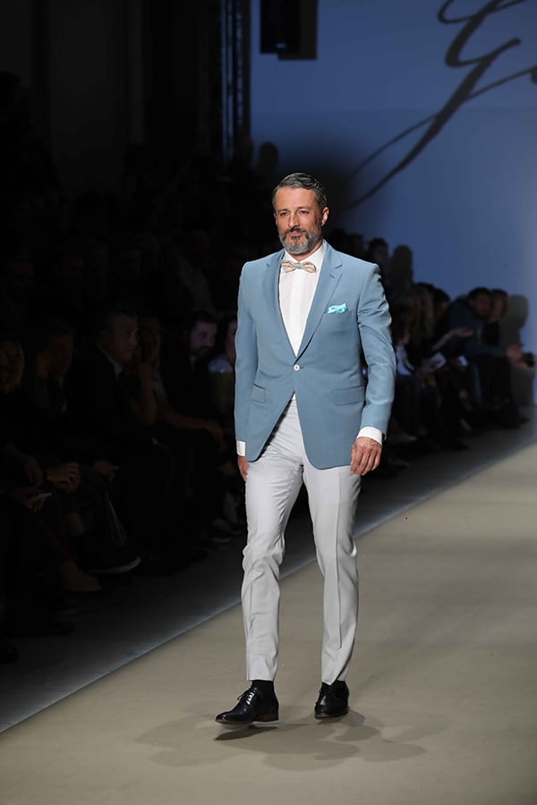 unique-groom-suits-elegant-look-wedding-day_04