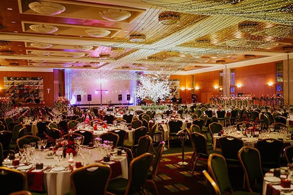 glamorous-wedding-inspiration-stunning-lighting-ideas_03