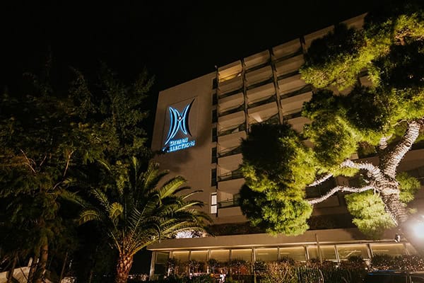 glamorous-wedding-inspiration-stunning-lighting-ideas_10