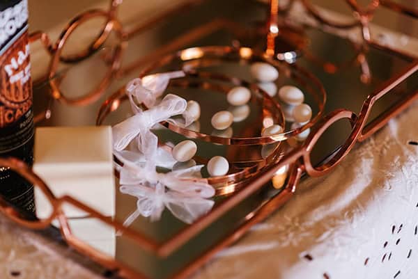 incredible-florals-fall-wedding-santorini_05