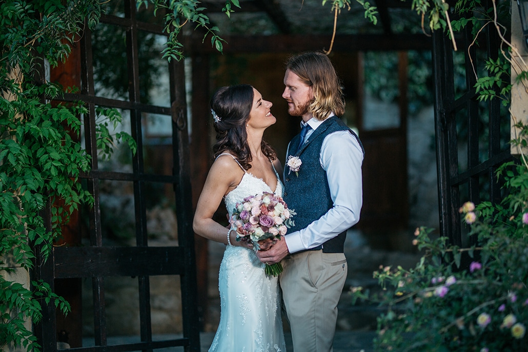 Ρομαντικός ρουστίκ γάμος στην Κύπρο