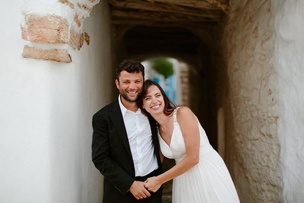 Ρομαντικός καλοκαιρινός γάμος με γαλάζιες πινελιές και φόντο τη μαγευτική θέα της Φολέγανδρου | Νίκη & Φίλιππος