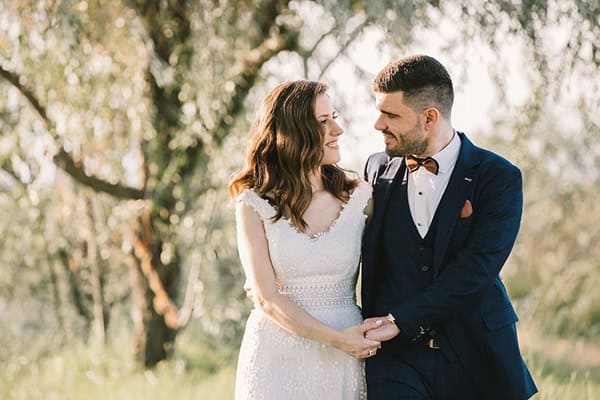 Ρομαντικός καλοκαιρινός γάμος στην Θεσσαλονίκη με παστέλ αποχρώσεις και χρυσές λεπτομέρειες | Ιωάννα & Θεόφιλος