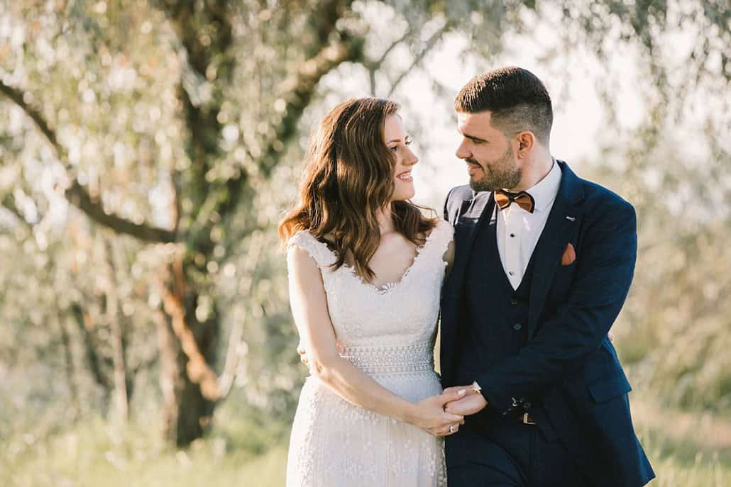 Ρομαντικός καλοκαιρινός γάμος στην Θεσσαλονίκη με παστέλ αποχρώσεις και χρυσές λεπτομέρειες | Ιωάννα & Θεόφιλος