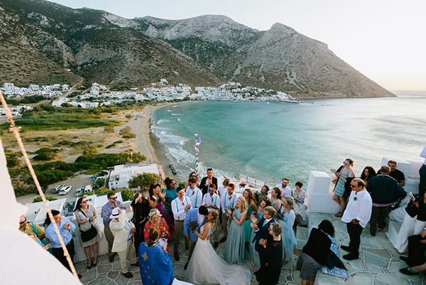 rustic-beach-wedding-sifnos-blue-green-accents_02