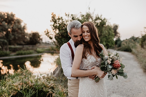 Ρουστίκ καλοκαιρινός γάμος στην Κρήτη σε παστέλ αποχρώσεις