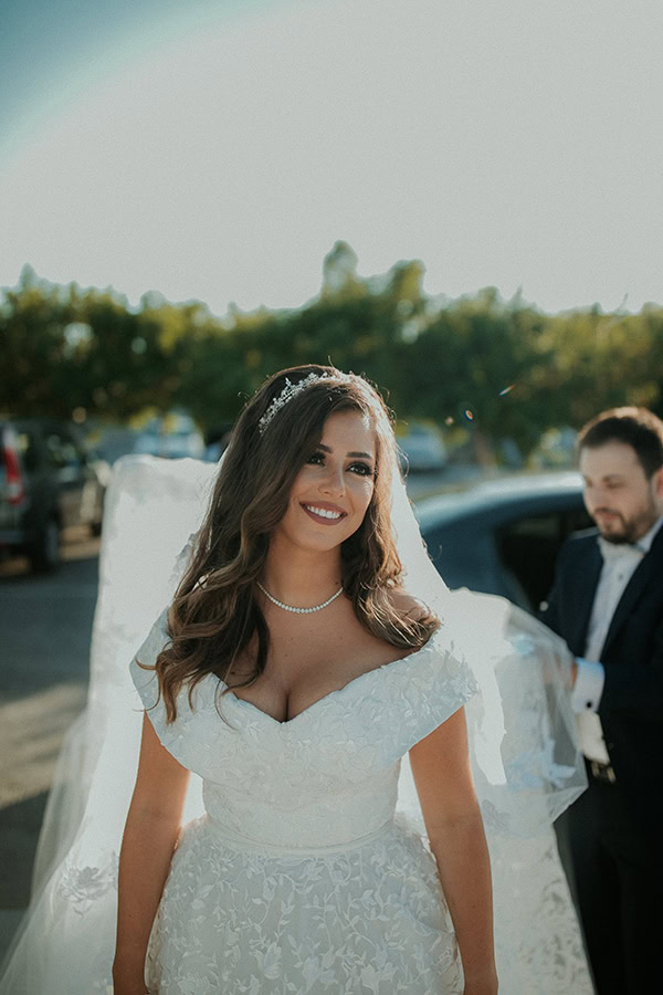 rustic-wedding-nicosia-string-lights-vivid-colors_13