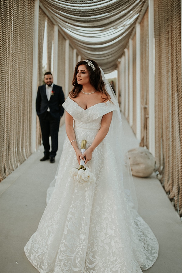 rustic-wedding-nicosia-string-lights-vivid-colors_40