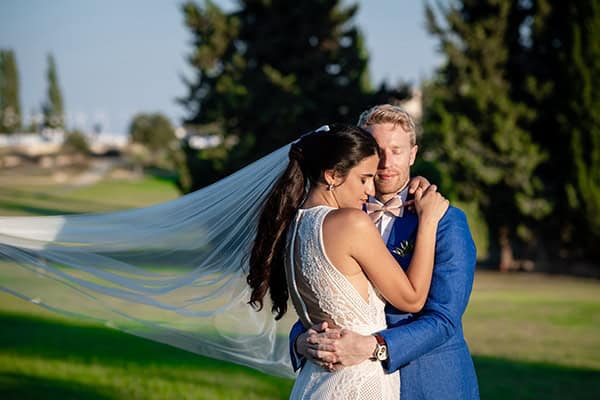 summer-wedding-paphos-white-flowers-succulents_02