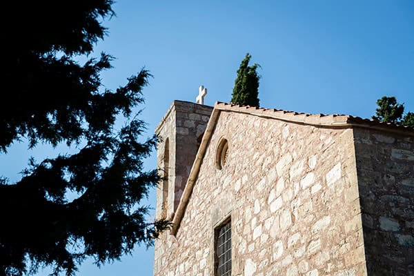 summer-wedding-paphos-white-flowers-succulents_09