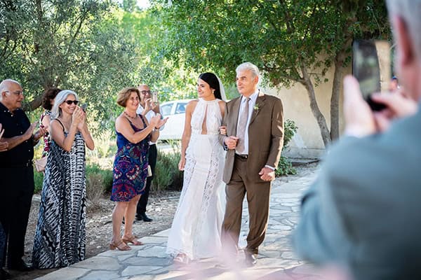 summer-wedding-paphos-white-flowers-succulents_12