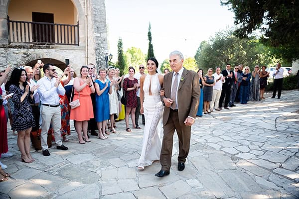 summer-wedding-paphos-white-flowers-succulents_13