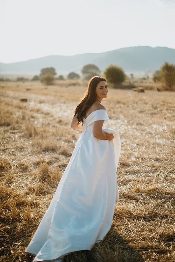 beautiful-fall-wedding-larissa-bohemian-flair_02x