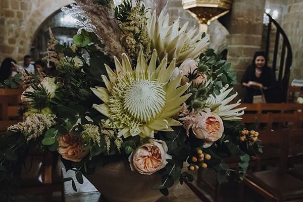 bohemian-fall-wedding-nicosia-pampas-grass-protea_19x