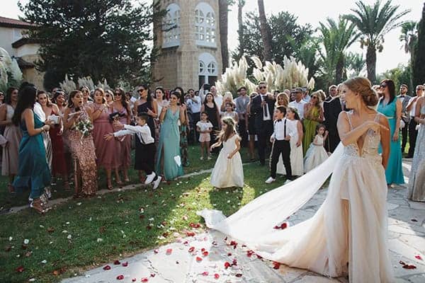 bohemian-fall-wedding-nicosia-pampas-grass-protea_28