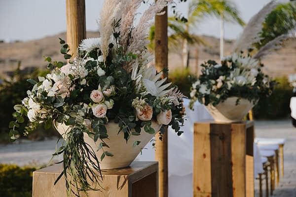 bohemian-fall-wedding-nicosia-pampas-grass-protea_30
