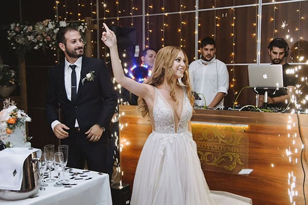 bohemian-fall-wedding-nicosia-pampas-grass-protea_37