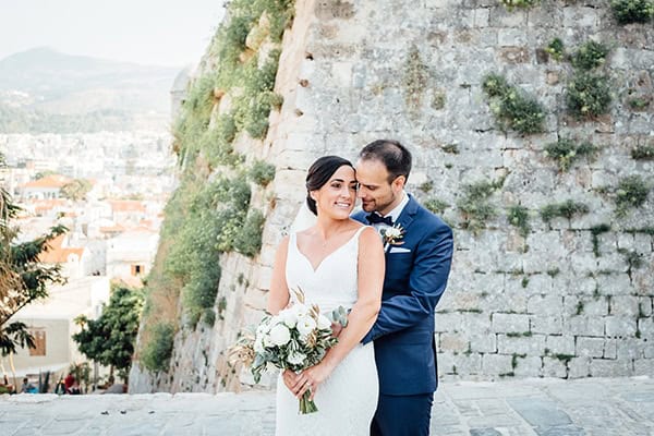 Ονειρεμένος υπαίθριος γάμος στην Κρήτη με μαγευτική θέα | Stacey & James