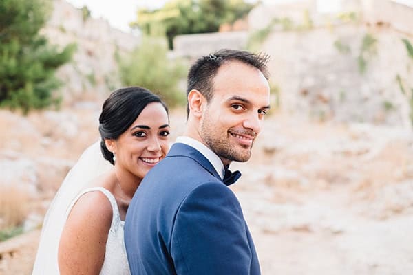 dreamy-outdoor-wedding-crete-magical-view_12x