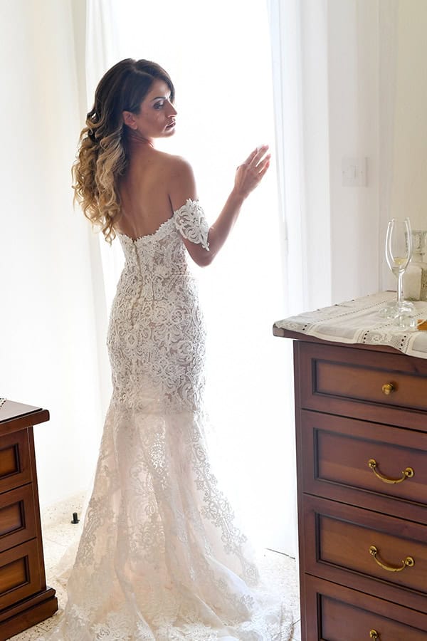 elegant-autumn-wedding-nicosia-beautiful-floral-design-burgundy-pastel-white-hues_09