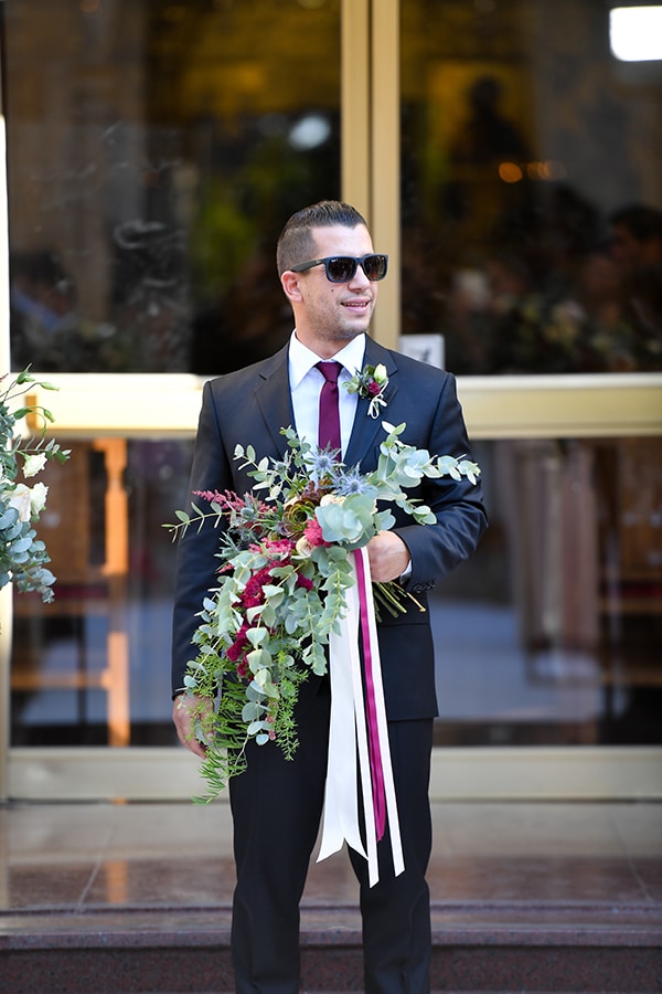 elegant-autumn-wedding-nicosia-beautiful-floral-design-burgundy-pastel-white-hues_17
