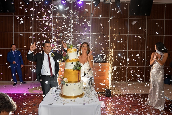 elegant-autumn-wedding-nicosia-beautiful-floral-design-burgundy-pastel-white-hues_24