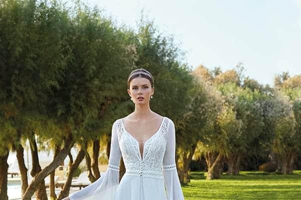 Aέρινες νυφικές δημιουργίες από Demetrios για την πιο stylish εμφάνιση │ Cosmobella & Destination Romance Collection