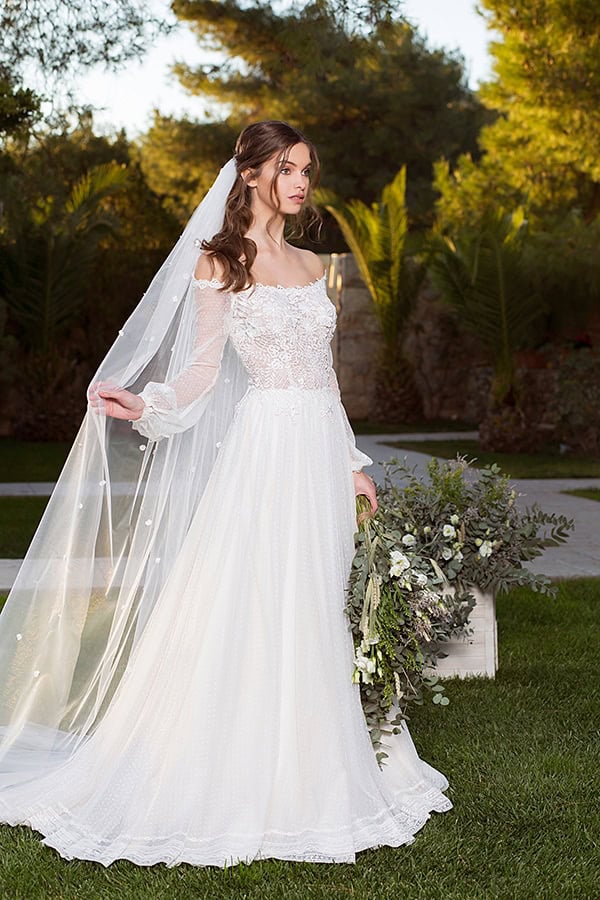 flowy-wedding-dresses-most-romantic-bridal-look_01x