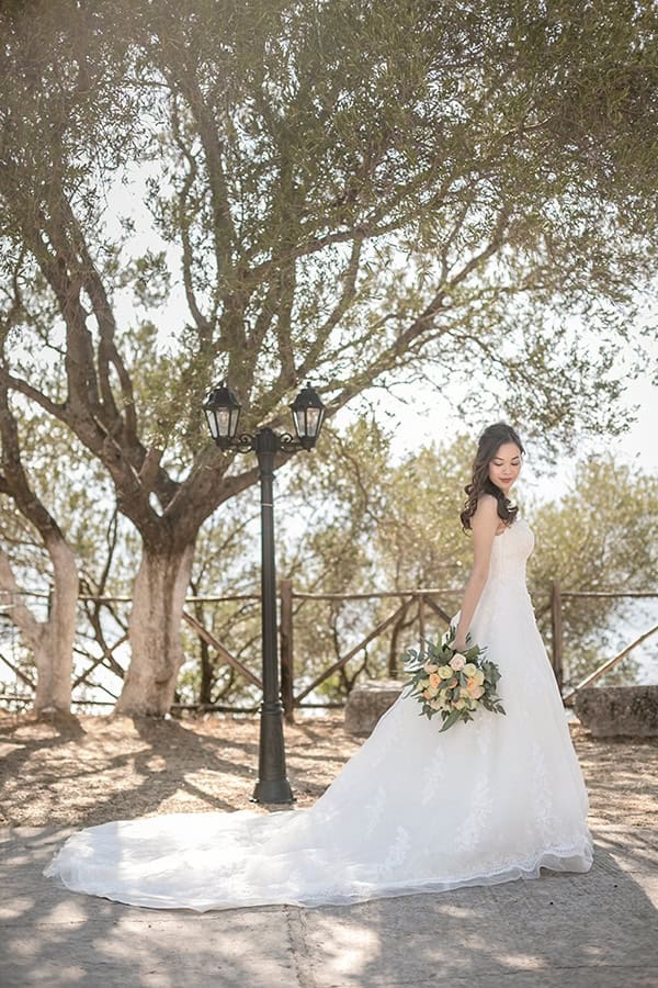 greek-island-wedding-kefalonia-olive-branches-white-roses_02