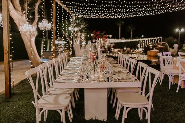 luxurious-fall-wedding-larnaca-crystal-chandeliers-fairy-lights_28