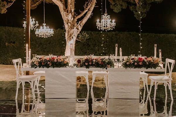 luxurious-fall-wedding-larnaca-crystal-chandeliers-fairy-lights_30