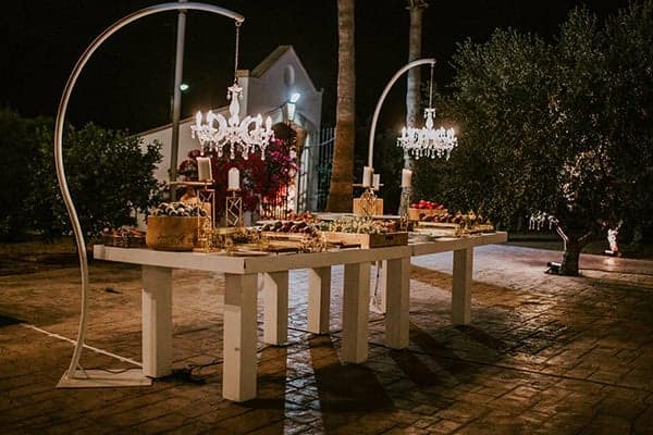 luxurious-fall-wedding-larnaca-crystal-chandeliers-fairy-lights_34