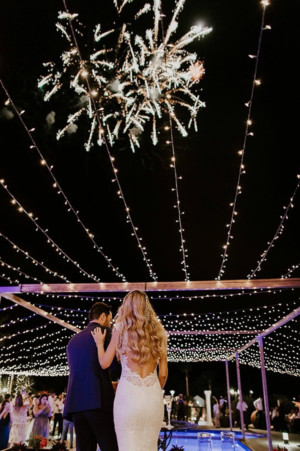 luxurious-fall-wedding-larnaca-crystal-chandeliers-fairy-lights_40