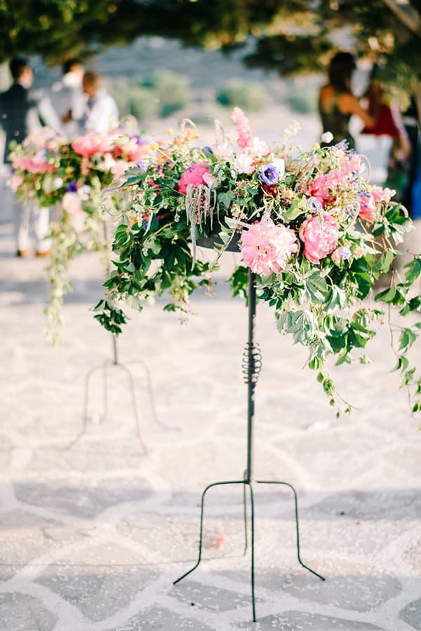montern-summer-wedding-kythnos-vivid-colors_06z