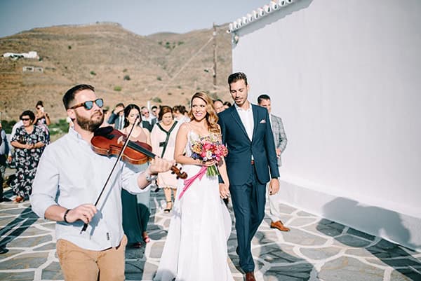 montern-summer-wedding-kythnos-vivid-colors_12